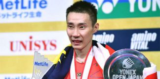 Lee Chong Wei celebrates his 6th Japan Open title in Tokyo. (photo: AFP)