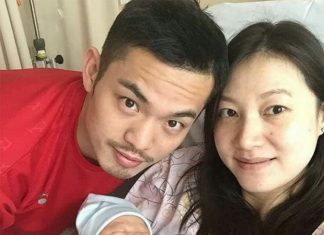 Congratulations to Lin Dan and Xingfang. (photo: Lin Dan's Weibo)
