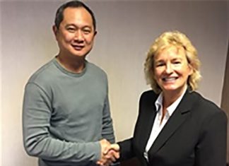 Chief Executive of Badminton Scotland, Anne Smillie welcomes Wong Tat Meng to the Scotland badminton team. (photo: Badminton Scotland)