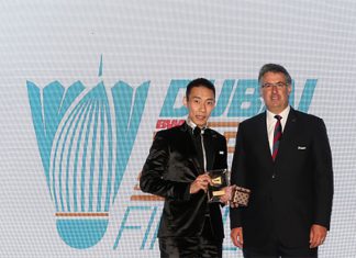 Lee Chong Wei wins the 2016 BWF Best Male Player Of The Year Award. (photo: AFP)