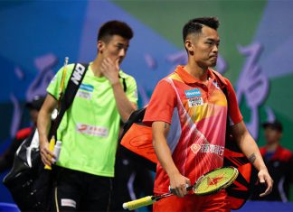 Lin Dan (right) beats Chen Long at the 2016/2017 China Badminton Super League (CBSL).
