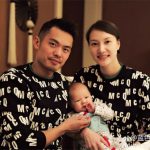Lin Dan & Xie Xingfang & their families members gather together for a reunion dinner on New Year’s Eve.