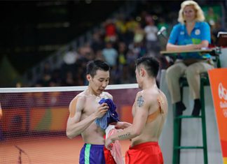 It may be unrealistic, but badminton fans sure hope to see Lee Chong Wei and Lin Dan keep playing until the 2020 Tokyo Olympics. (photo: AP)