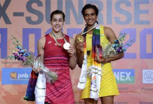 P.V. Sindhu (R) poses with Carolina Marin during the awarding ceremony for the India Open. (photo: AFP)