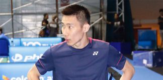 Lee Chong Wei trains at the Sarawak Indoor Stadium. (photo: Bernama)