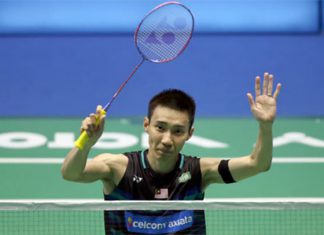 Lee Chong Wei thanks fans after his Malaysia Open quarter-final victory. (photo: AP)