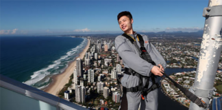 Shi Yuqi poses at the SkyPoint climb in Gold Coast, Australia. (photo: Chris Hyde)