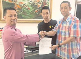 Contract signing ceremony of Misbun Sidek. (photo: Utusan)