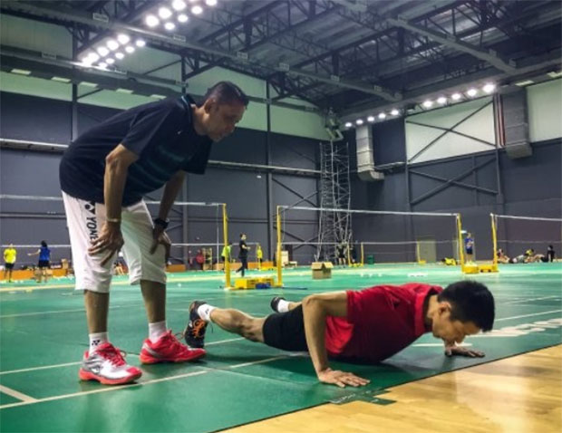 Lee Chong Wei undergoes a training session with coach Misbun Sidek. (photo: Bernama) Lee Chong Wei undergoes a training session with coach Misbun Sidek. (photo: Bernama)