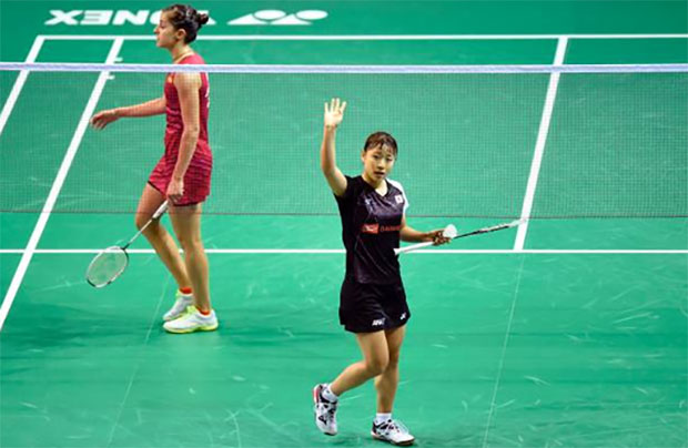 Nozomi Okuhara (right) knocks Carolina Marin out at BWF World Championships. (photo: AP) Nozomi Okuhara (right) knocks Carolina Marin out at BWF World Championships. (photo: AP)