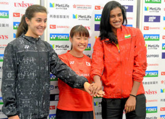 Its P.V Sindhu (right) vs Nozomi Okuhara (middle) again in the Japan Open second round. (photo: AP)