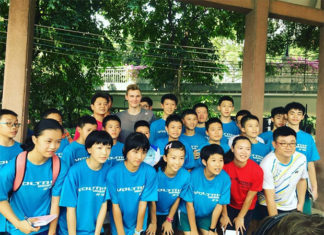 Viktor Axelsen celebrates the "Denmark Day" with Chinese fans in Guangzhou. (photo: Facebook)