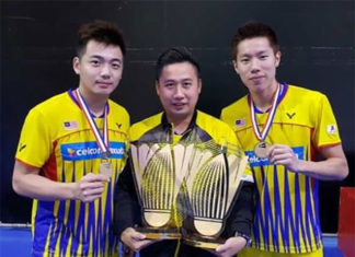 Wish Jeremy Gan (middle) all the best for his future endeavors. (photo: Bernama)