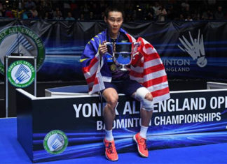 Lee Chong Wei shows the spirit of a true champion and makes his fans extremely proud of him. (photo: AP)