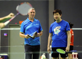 Cheah Soon Kit and Morten Frost supervise the training of Malaysian shuttlers. (photo: Kamarul Ariffin)