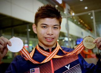 Leong Jun Hao and the Malaysian team are looking to continue their strong run at the 2017 World Junior Championships mixed team event. (photo: AP)