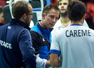 Peter Gade (middle) has been actively involved in grooming young badminton talents after his retirement from professional badminton. (photo: AP)