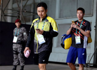 BadmintonPlanet wishes Jeremy Gan (left) the best of luck in all of his future endeavors. (photo: Bernama)