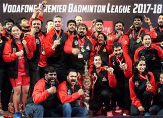 Carolina Marin and the Hyderabad Hunters celebrate winning the 2017-2018 Vodafone Premier Badminton League (PBL) title. (photo: PBL)
