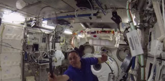 Astronauts from Russia, the US and Japan competed in a badminton tournament in the space. (photo: YouTube/Roskosmos)