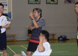 Tan Boon Heong (left) receives coaching lessons from Indonesia's legendary men's doubles coach Herry Iman Pierngadi (middle) during his partnership with Hendra Setiawan (right).