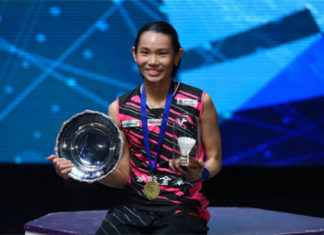 Tai Tzu Ying at the award ceremony. (photo: AP)