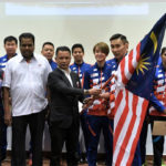 Lee Chong Wei optimistic over Malaysia’s Thomas Cup chances Lee Chong Wei accepts the Malaysian flag from BAM president Mohamad Norza Zakaria. (photo: Bernama)