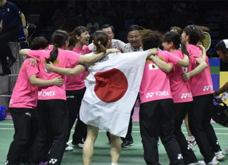 Team Japan celebrate after winning the BWF Uber Cup 2018 final against team Thailand in Bangkok. (photo: AP)
