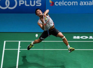 Kento Momota takes down Anthony Sinisuka Ginting in tough Malaysia Open first round. (photo: Bernama)