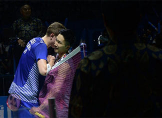 Kento Momota beats Viktor Axelsen 2-0 at 2018 Indonesia Open final. (photo: AFP)