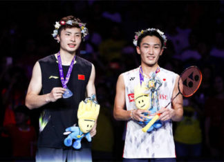 Kento Momota captures the 2018 world badminton title. (photo: AFP)