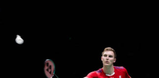 Viktor Axelsen faces a big threat from Kento Momota in the BWF rankings. (phot: AFP)