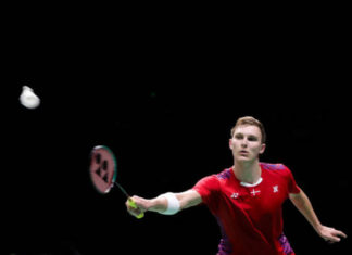 Viktor Axelsen faces a big threat from Kento Momota in the BWF rankings. (phot: AFP)