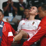 Anthony Sinisuka Ginting was wheeled off the court on a stretcher in the third set of Wednesday night’s Asian Games men’s team final. (photo: AFP)