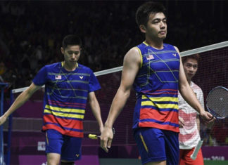 Goh V Shem/Tan Wee Kiong go down in straight-set to Marcus Fernaldi Gideon/Kevin Sanjaya Sukamuljo in Asian Games quarter-finals. (photo: Bernama)