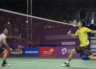 Jonatan Christie plays Chou Tien Chen in the 2018 Asian Games final. (photo: AFP)