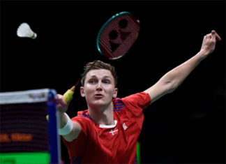 Badminton fans for sure not willing to see Viktor Axelsen to cancel international matches over player contract. (photo: AFP)
