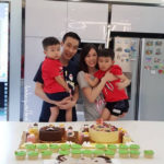 Lee Chong Wei celebrates his 36th birthday with his wife and sons. (photo: Lee Chong Wei's Twitter)