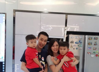 Lee Chong Wei celebrates his 36th birthday with his wife and sons. (photo: Lee Chong Wei's Twitter)