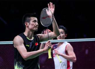 Chen Long (L) brings his A-game to beat Kento Momota in the French Open semi-final. (photo: AFP)