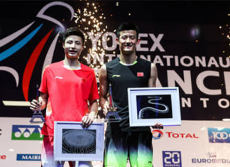 Chen Long (R) celebrates his French Open title with Shi Yuqi. (photo: AFP)