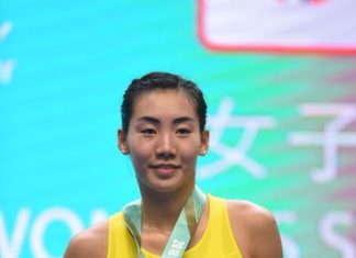 Michelle Li smiles as she celebrates her Macau Open victory. (photo: AFP)