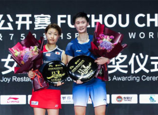 Chen Yufei finally able to break free from Nozomi Okuhara (L) to win the BWF World Tour Super 750 title. (photo: AFP)