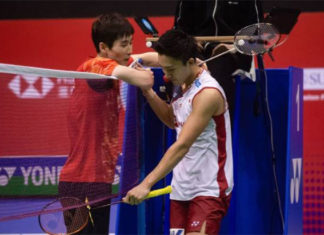 Son Wan Ho shakes hand with Kento Momota after their Hong Kong Open semi-final match. (photo: AFP)