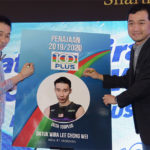 Lee Chong Wei signs a contract extension with 100PLUS that will take him through the 2020 season. (photo: Bernama)