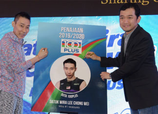 Lee Chong Wei signs a contract extension with 100PLUS that will take him through the 2020 season. (photo: Bernama)