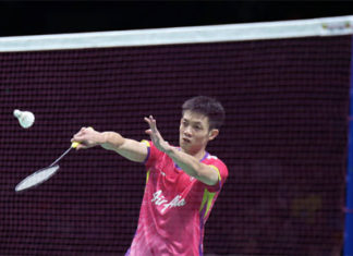 Daren Liew of Ahmedabad Smash Masters beats local favorite HS Prannoy of Delhi Dashers in the Premier Badminton League (PBL). (photo: AFP)