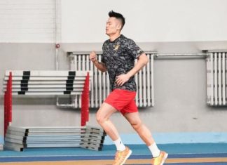 Lin Dan doing some track workouts.
