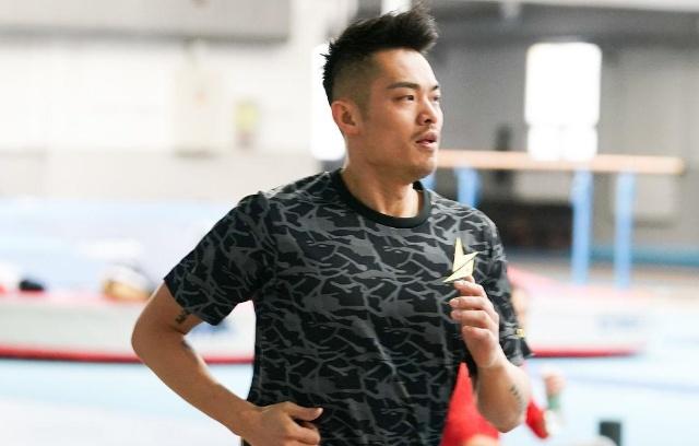 Lin Dan doing some track workouts.