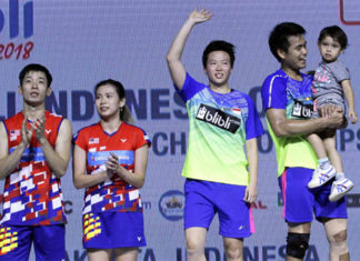Chan Peng Soon/Goh Liu Ying lost to Liliyana Natsir/Tontowi Ahmad (from Left) in the 2018 Indonesia Open final. (photo: PBSI)